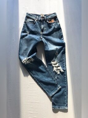 Vintage Stone Washed High Waist Distressed Tapered Leg Jean Medium Blue Size 25
